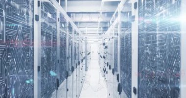 Sunucu odasındaki şekillerin animasyonu. küresel teknoloji ve dijital arayüz kavramı dijital olarak oluşturulmuş video.