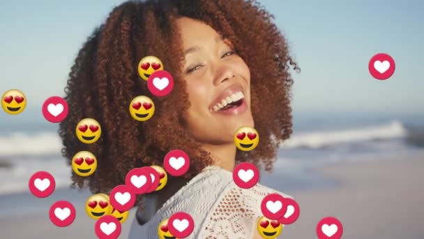 Animation Hearts Love Emojis Happy African American Woman Sunny Beach — Vídeo de stock