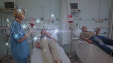 Yataklardaki çeşitli doktor ve hastalarla olan bağlantıların animasyonu. Dijital olarak üretilen sağlık, tıp, bağlantılar ve teknoloji konsepti.