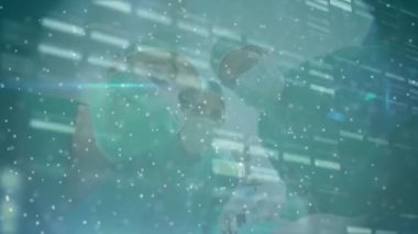 Hastanedeki cerrah ekibine karşı DNA yapısının dönmesi ve mozaik karelerin oluşturulması. Tıbbi araştırma ve bilim teknolojisi kavramı