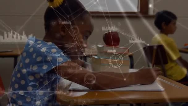 Animacja Sieci Kontaktów Nad Afrykańską Amerykanką Uczącą Się Szkole Koncepcja — Wideo stockowe