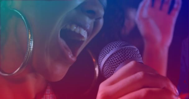 Animation Red Purple Lights Biracial Woman Singing Holding Microphone Music — Stockvideo