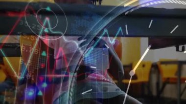 Okulda okuyan Afrikalı Amerikalı bir kıza karşı zaman ve veri işleme animasyonu. Okul ve eğitim teknolojisi kavramı