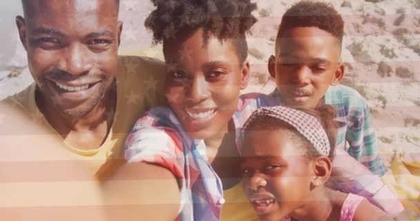 해변의 아프리카 미국인 가족에 쿠사의 애니메이션 애국심 개념은 디지털로 만들어 — 비디오
