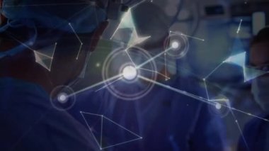 Operasyon sırasında çeşitli cerrahlardan oluşan bir ekiple bağlantı ağının ve dünyanın animasyonu. Sağlık, tıp, bağlantılar, ağ ve teknoloji konsepti dijital olarak oluşturulmuş video.