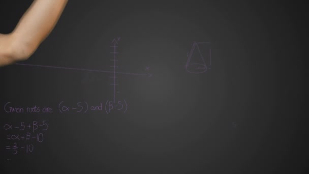 Анимация Руки Держащей Лампочку Мозгом Над Математическими Уравнениями Черном Фоне — стоковое видео