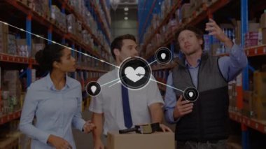 Depodaki çeşitli işçiler üzerindeki bağlantı ağının animasyonu. Küresel iş ve dijital arayüz kavramı dijital olarak oluşturulmuş video.