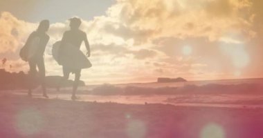 Çeşitli çiftler üzerinde ışıldayan noktaların canlandırılması. Yaşam tarzı ve boş zaman konsepti dijital olarak oluşturulmuş video.