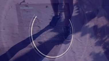 Veri işleme animasyonu ve beyaz adamın koşması üzerine DNA ipliği. Küresel spor, bilgisayar ve dijital arayüz kavramı dijital olarak oluşturulmuş video.