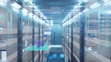 Sunucu odasında finansal veri işleme animasyonu. Küresel teknoloji, bilgisayar ve dijital arayüz kavramı dijital olarak oluşturulmuş video.