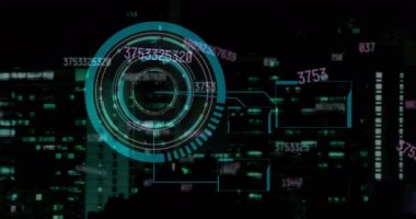 Siyah arkaplandaki veri işleme üzerinde dönen güvenli kilidin animasyonu. Küresel iletişim veri işleme ve dijital arayüz konsepti dijital olarak oluşturulmuş video.