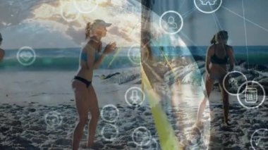 Plajda voleybol oynayan kız arkadaşlarının üzerinde bilgisayar ikonu olan dairelerin animasyonu. Dijital bileşik, çoklu pozlama, spor, doğa, ağ, bağlantı, birlikte, tatil.