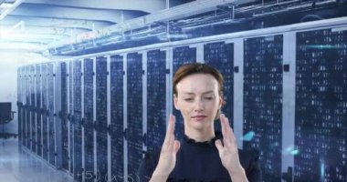 Masanın üzerinde dönen küre ve veri işleme bileşimi. Spor ve rekabet konsepti dijital olarak oluşturulmuş imaj.