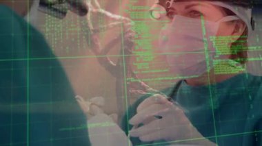 Çeşitli cerrahlar üzerinde veri işleme ve DNA ipliği animasyonu. Küresel tıp, bilgisayar ve dijital arayüz kavramı dijital olarak oluşturulmuş video.