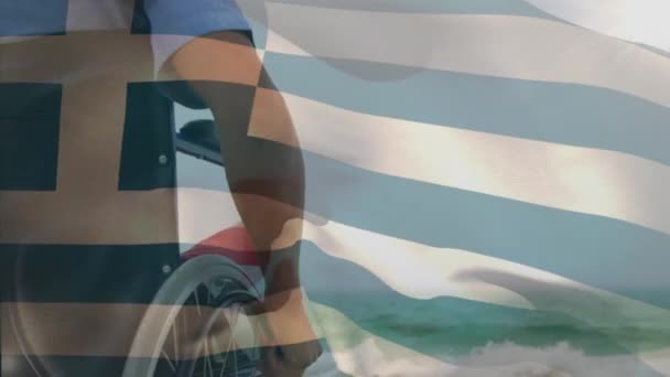 Animazione Bandiera Greca Sventolando Sopra Uomo Afro Americano Che Indossa — Video Stock