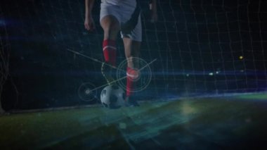 Futbol oynayan erkek futbolcunun alt kısmındaki bağlantı ağının animasyonu. Spor ve teknoloji kavramı