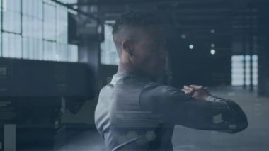 Spor salonunda egzersiz yapan Afrikalı genç adama karşı hareket eden grafik ve grafiklerin animasyonu. Dijital bileşik, çoklu pozlama, refah, zindelik, aktif yaşam tarzı, spor eğitimi, güç.