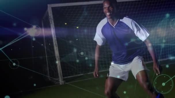 Animación Red Conexiones Sobre Afroamericano Jugador Fútbol Masculino Frente Pelota — Vídeos de Stock