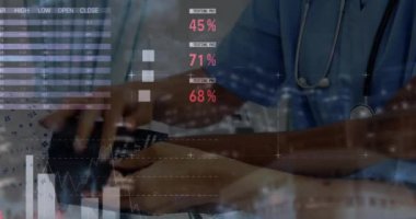 Sağlık çalışanının orta bölümündeki veri işleme animasyonu hastanın tansiyonunu ölçüyor. Tıbbi sağlık ve teknoloji konsepti