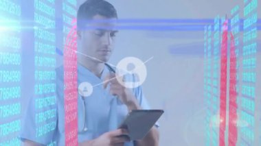 Kafkasyalı bir adamın kahve içmesi üzerine metin animasyonu. Küresel iş teknolojisi bağlantıları ve veri işleme kavramı dijital olarak oluşturuldu.