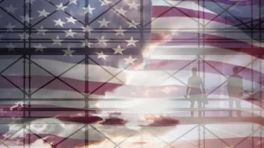 İnşaat alanındaki işçilerin animasyonu ve Amerikan bayrağıyla iskele. İşçi Bayramı, Amerikan geleneği ve dijital olarak üretilen video konsepti.