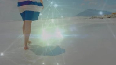 Kumsaldaki beyaz kadın üzerindeki bağlantı ağının animasyonu. Boş zaman, tatiller ve dijital arayüz kavramı dijital olarak oluşturulmuş video.