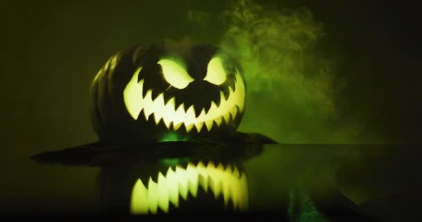 Video Halloween Carved Pumpkin Smoke Green Light Black Background Halloween — стоковое видео