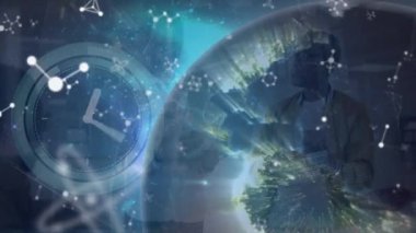 Moleküllerin animasyonu, dünya, dijital arayüzdeki hud Afrikalı meslektaşların ofiste tartışması üzerine. Dijital bileşik, bilim, yapay zeka, bağlantı, küresel iş, buluşma.