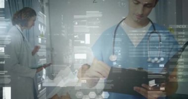 Hastanedeki raporları okuyan Kafkas erkek sağlık görevlisinin veri işleme animasyonu. Tıbbi sağlık ve teknoloji konsepti