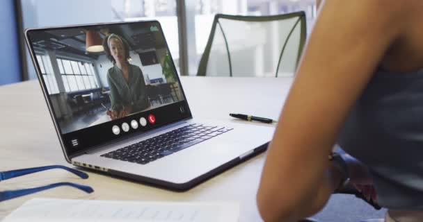 African American Woman Using Laptop Video Call Business Colleague Screen — Αρχείο Βίντεο