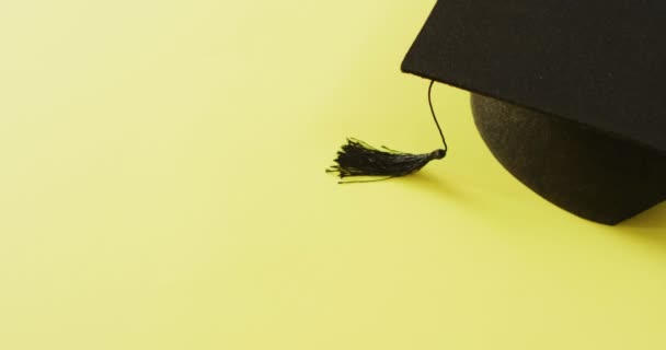 Video Graduation Hat Lying Yellow Background School Equipment Tools Learning — ストック動画