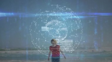 Plajdaki beyaz kadın üzerinde veri işleme animasyonu. Boş zaman, tatiller ve dijital arayüz kavramı dijital olarak oluşturulmuş video.