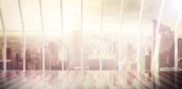 Металеві Бруси Скляному Вікні Сучасної Будівлі Проти Міського Пейзажу — стокове фото