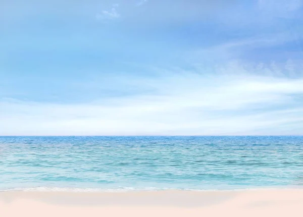 Красивый Пляж Море Голубым Небом — стоковое фото