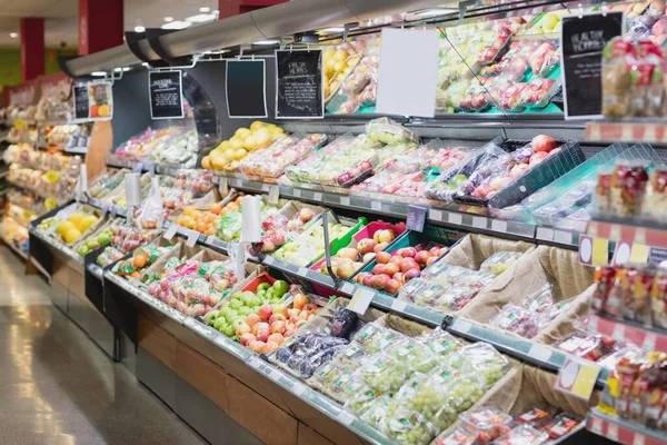 Various Fruits Arranged Grocery Store — Foto de Stock