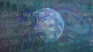 Tüm dünyada veri işleme ve tarama ile borsa animasyonu. Teknoloji, bilgisayar ve dijital arayüz kavramı dijital olarak oluşturuldu.