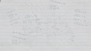 Matematiksel denklemlerin beyaz arka plandaki animasyonu. Küresel işletme finans ve ağ konsepti dijital olarak oluşturulmuş görüntü.