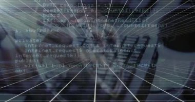 Klavyede el yazısıyla veri işleme ve asma kilit simgesinin animasyonu. Küresel teknoloji, çevrimiçi güvenlik ve dijital arayüz kavramı dijital olarak oluşturulmuş video.