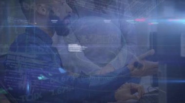Akıllı telefon kullanan bir kadının veri işleme animasyonu. Küresel teknoloji bağlantıları ve dijital arayüz konsepti dijital olarak oluşturulmuş video.