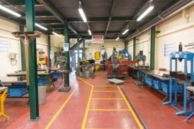 Ekipmanlarla birlikte atölye içi