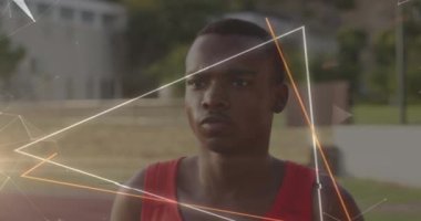 Afro-Amerikan sporcusu üzerinde bağlantı ve üçgen ağının animasyonu. Küresel iş ve dijital arayüz kavramı dijital olarak oluşturulmuş video.