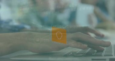 Klavyede el yazısıyla yazma üzerinden bağlantı ve veri işleme ağının animasyonu. Küresel teknoloji, bağlantılar ve dijital arayüz konsepti dijital olarak oluşturulmuş video.