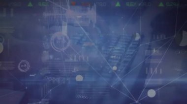 Klavye üzerinde el yazısıyla veri işleme ve bağlantı ağının animasyonu. Küresel teknoloji, çevrimiçi güvenlik ve dijital arayüz kavramı dijital olarak oluşturulmuş video.