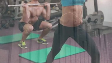 Ragbi oyuncuları üzerinde veri işleme animasyonu. Küresel spor fitness ve veri işleme kavramı dijital olarak oluşturulmuş video.