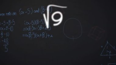 Dünya üzerindeki matematiksel denklemlerin animasyonu ve kara arkaplan üzerindeki bağlantı ikonu ağı. Küresel eğitim bilimi dijital arayüz ve teknoloji konsepti dijital olarak oluşturulmuş video.