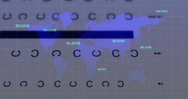 Dünya haritası üzerinde veri işleme animasyonu. küresel iş ve dijital arayüz kavramı dijital olarak oluşturulmuş video.