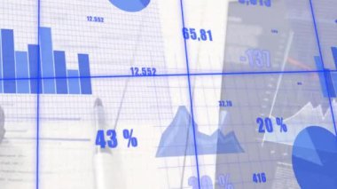 Daireler üzerinde finansal veri işleme animasyonu. Bilgisayar arayüzü ve iş teknolojisi kavramı.