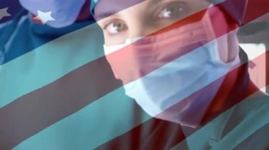 Yüz maskesi takan çeşitli doktorların bayrağının canlandırılması. Küresel tıp, sağlık ve dijital arayüz kavramı dijital olarak üretilen video.