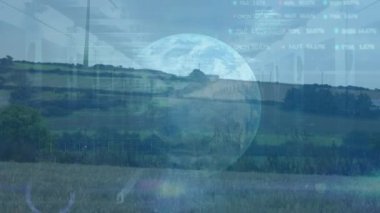 Rüzgâr türbini üzerinde dünya ve sunucu odasıyla finansal veri işleme animasyonu. Küresel teknoloji, finans ve dijital arayüz kavramı dijital olarak oluşturulmuş video.