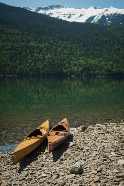 Kayaks Lakeshore Mountain — Stock Photo, Image